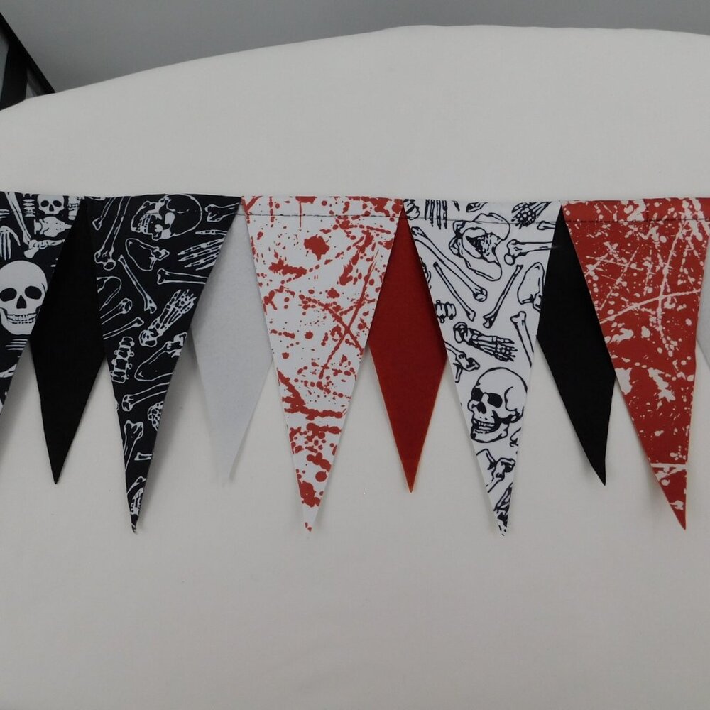 Ashland Halloween Multicolor Skeleton Flag Garland Decoration Accent 6 Feet New - Picture 3 of 7